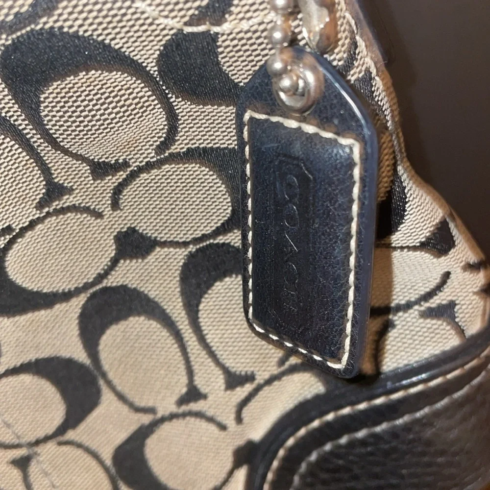 Coach - Picture 2 of 7